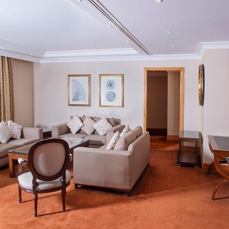 فندق راديسون بلو مارتينيز بيروت المظهر الخارجي الصورة A suite at the InterContinental Hotel, London, Park Lane