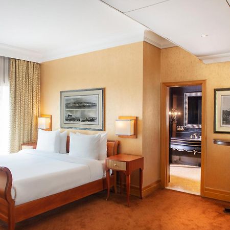 فندق راديسون بلو مارتينيز بيروت المظهر الخارجي الصورة A bedroom at the hotel