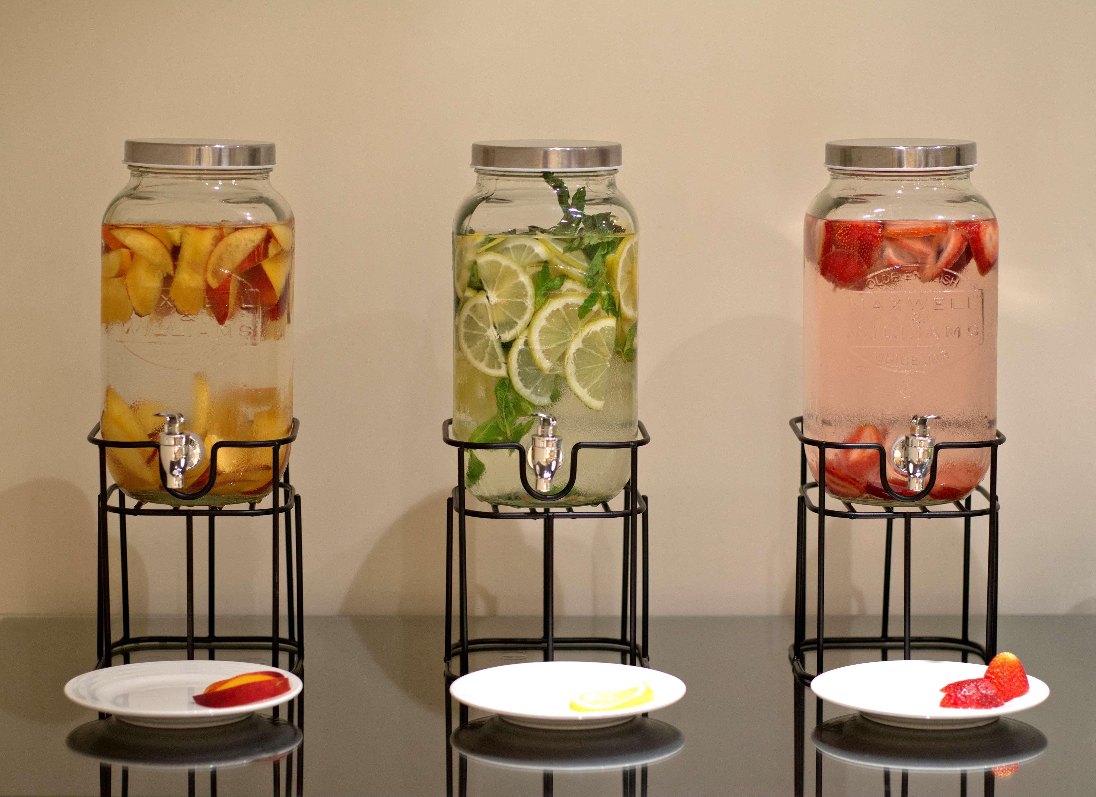 فندق راديسون بلو مارتينيز بيروت المظهر الخارجي الصورة Infused water