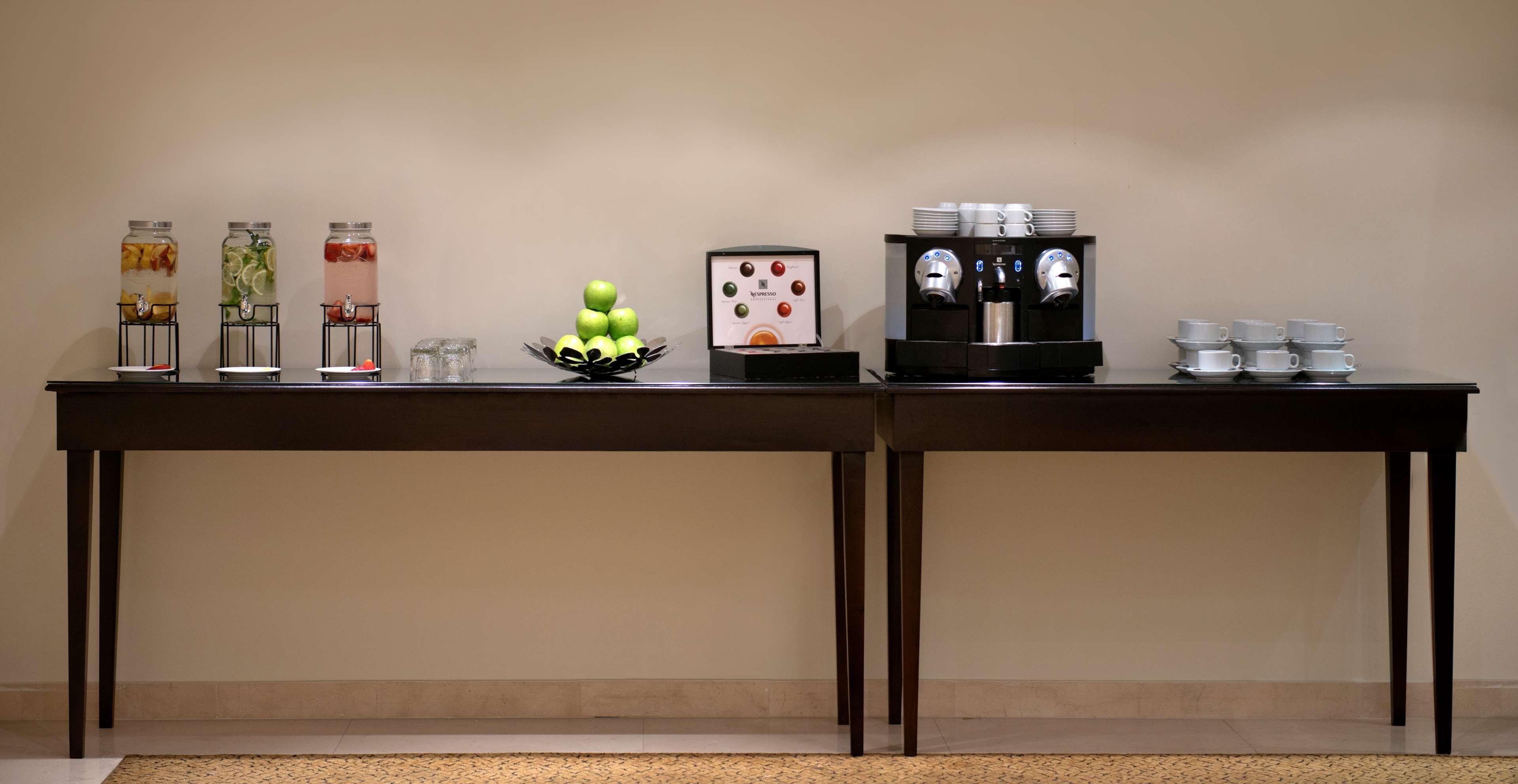 فندق راديسون بلو مارتينيز بيروت المظهر الخارجي الصورة A Nespresso machine in a hotel