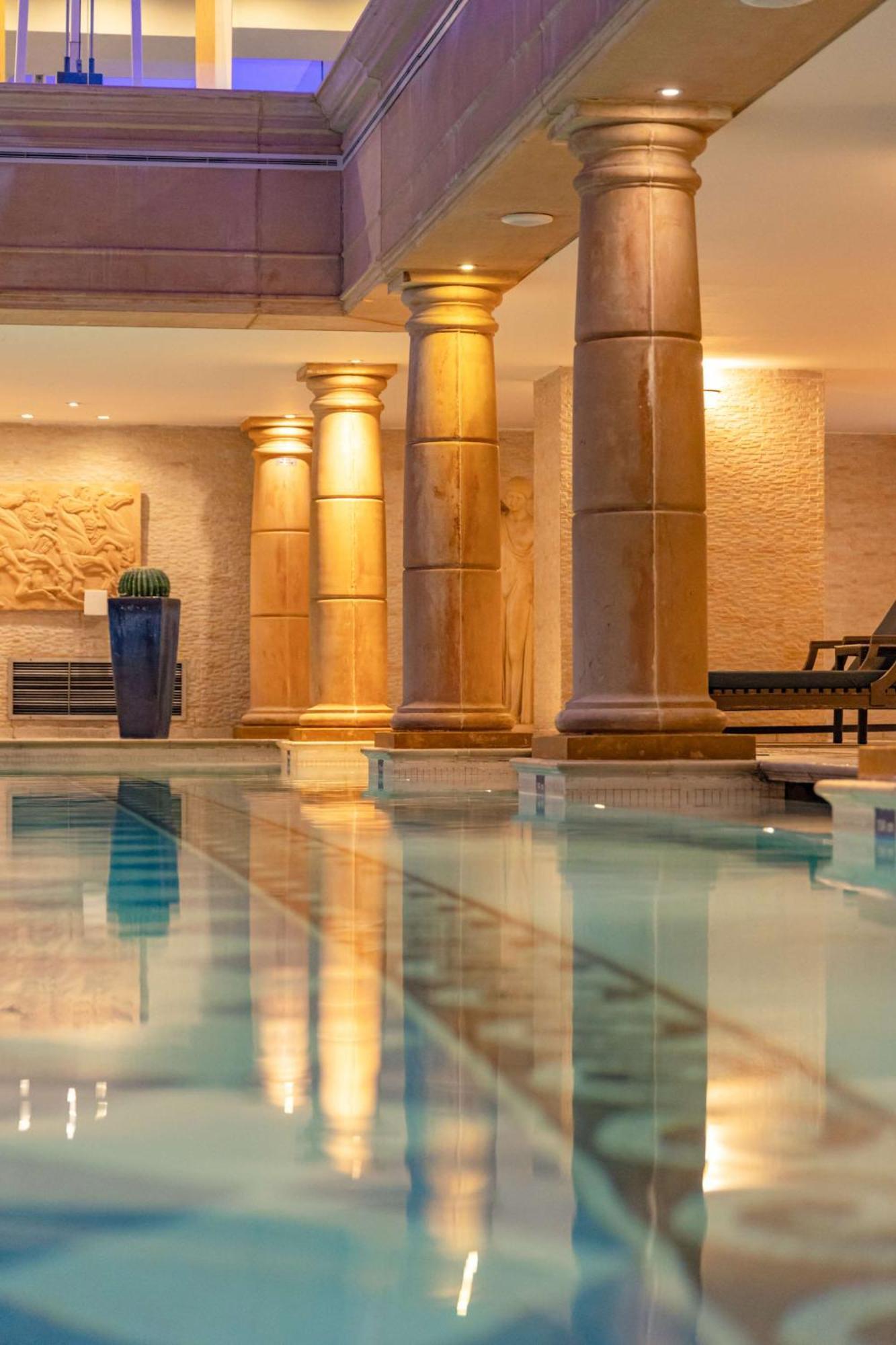 فندق راديسون بلو مارتينيز بيروت المظهر الخارجي الصورة The swimming pool at the hotel
