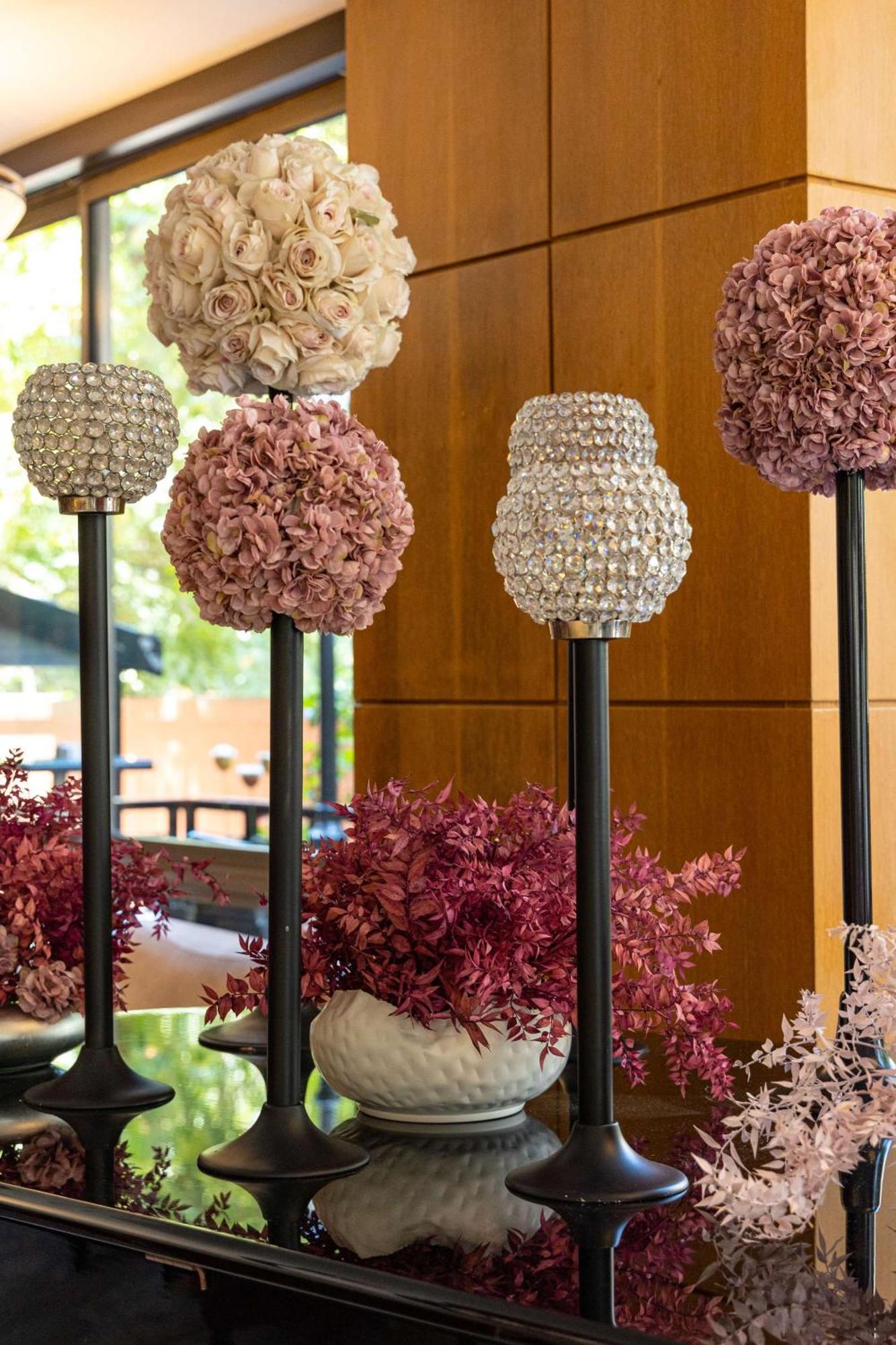 فندق راديسون بلو مارتينيز بيروت المظهر الخارجي الصورة Flower balls