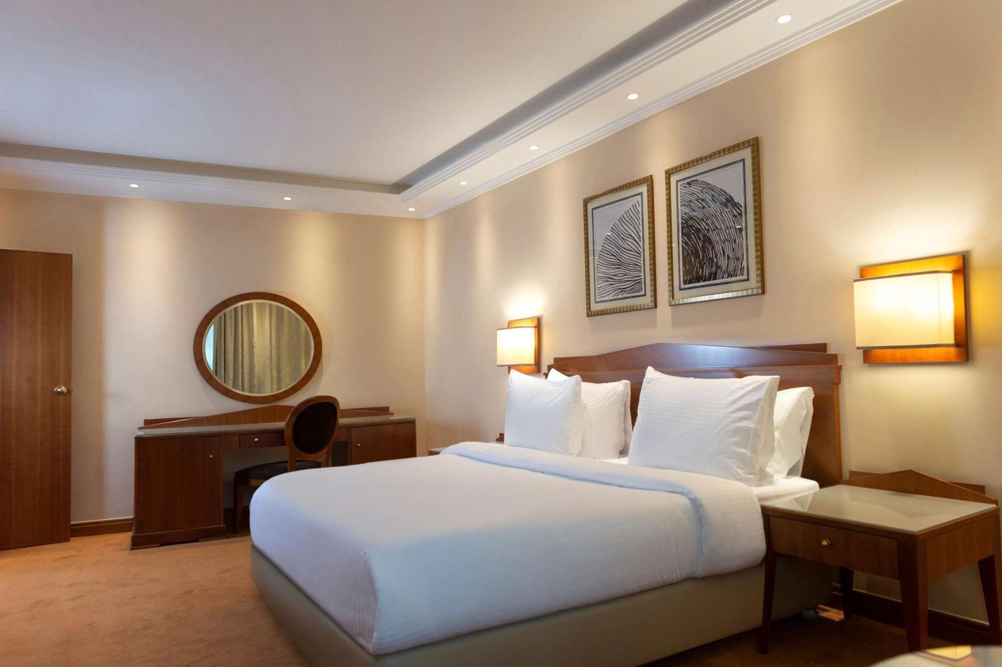 فندق راديسون بلو مارتينيز بيروت المظهر الخارجي الصورة A bedroom at the Taj Bengal