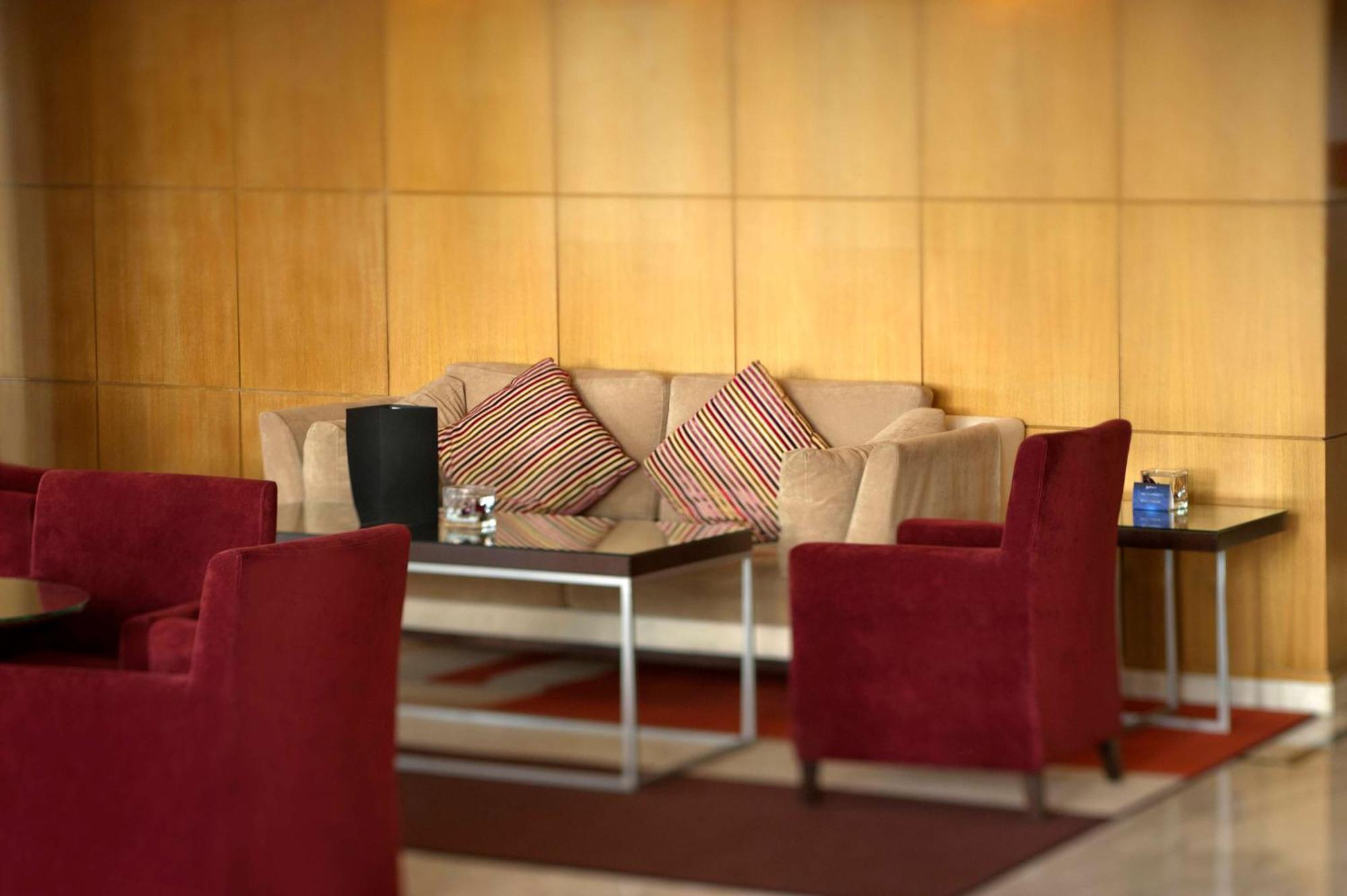 فندق راديسون بلو مارتينيز بيروت المظهر الخارجي الصورة The lounge at the airport