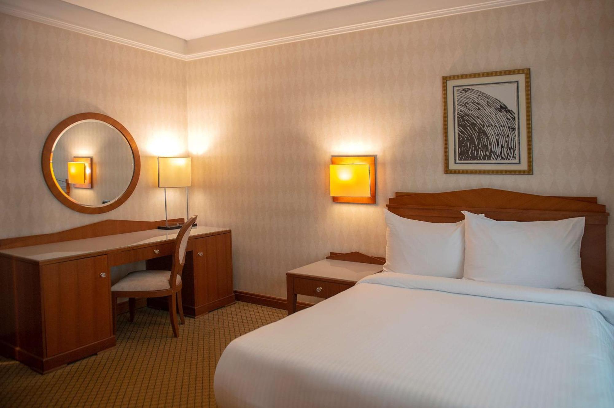 فندق راديسون بلو مارتينيز بيروت المظهر الخارجي الصورة A room at the hotel